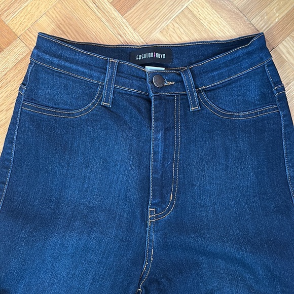 FASHION NOVA JEANS - Picture 4 of 5